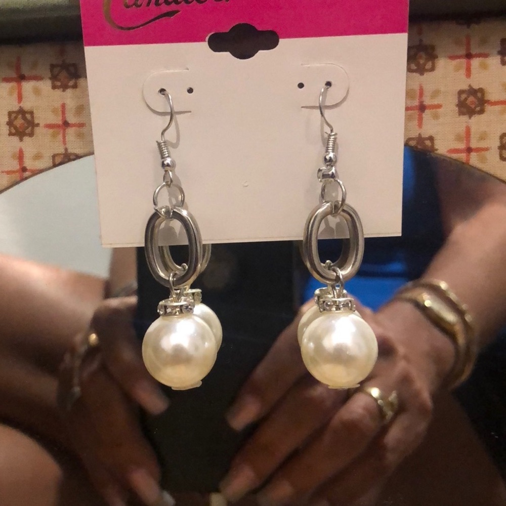 GORGEOUS Candies 🍭SIlver & Faux Pearl Earrings!!! - Picture 4 of 8